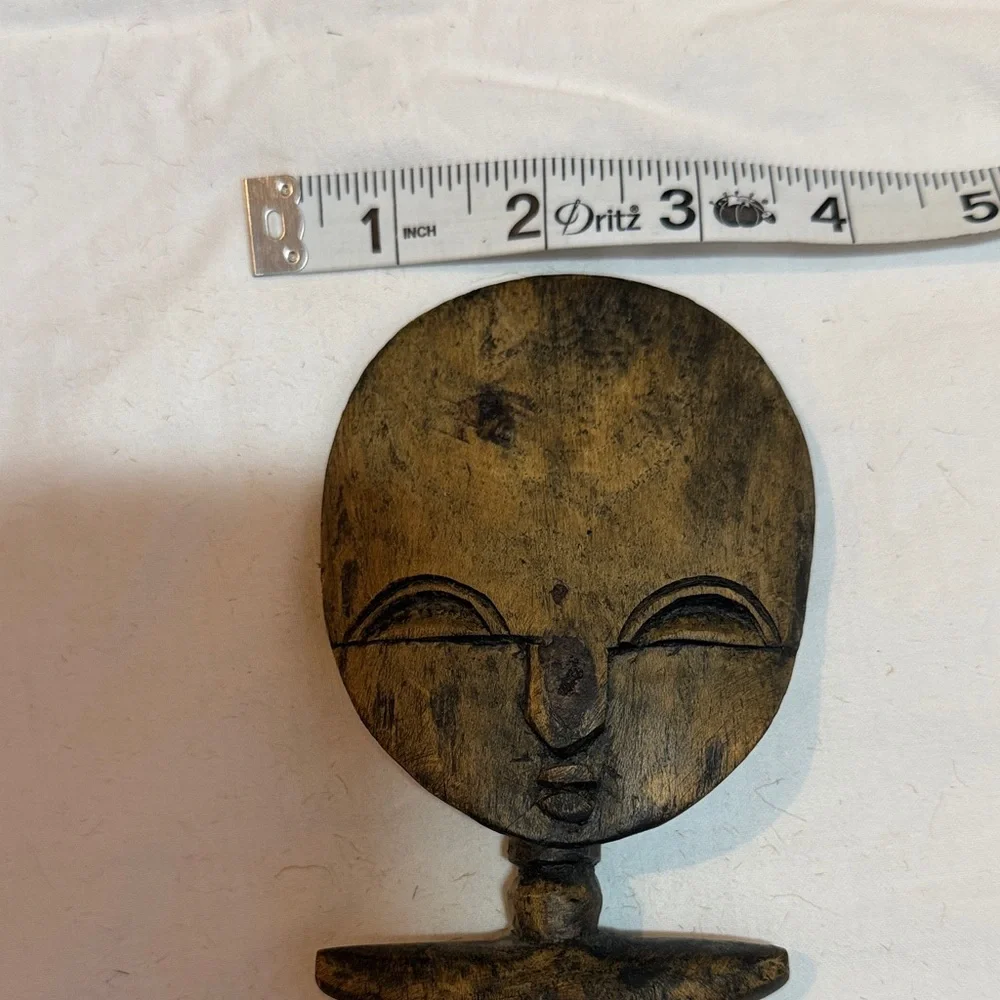 Rustic Brown Tribal wooden Art Sculpture from Ghana - Picture 6 of 8